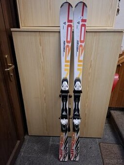 Sjezdové carvingové lyže Fischer délka 160cm