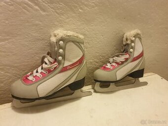Dívčí lední brusle