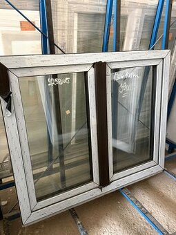 okno plastové 130x108 cm NOVÉ se sloupkem,2 křídlé barva bah