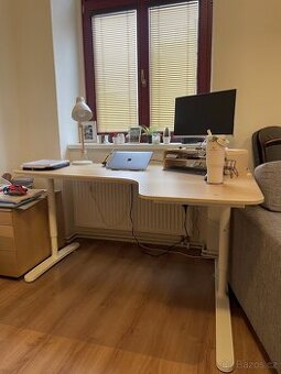 Rohový psací stůl BEKANT