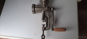 Mlýnky na maso vel.5,mlýnek na mák a odšťavňovač