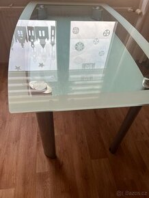 Prodám skleněný jídelní stul