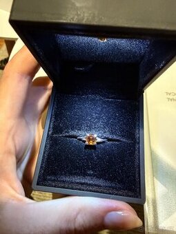 Zlatý prsten s diamantem