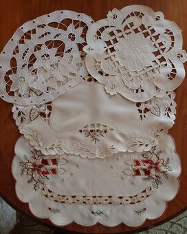 Vyšívané dečky TOP STAV