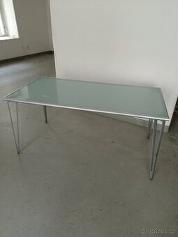 jídelní stůl skleněný