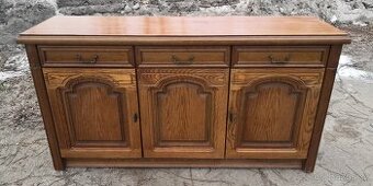 Rustikální masivní komoda