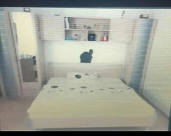 Postel se skříňkami