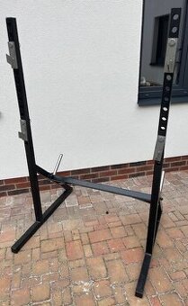 Posilovací stojan bench/dřep