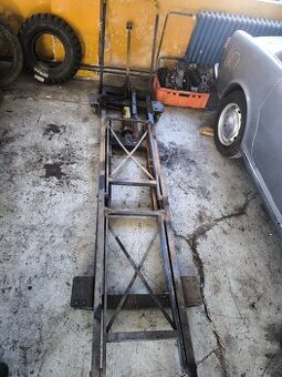 Hydraulický zvedák