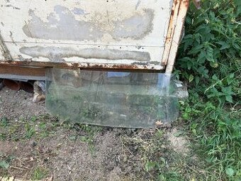 Zadní sklo na vozidlo Škoda 100