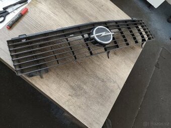 Maska, mřižka, gril na Opel Rekord E1, zánovní