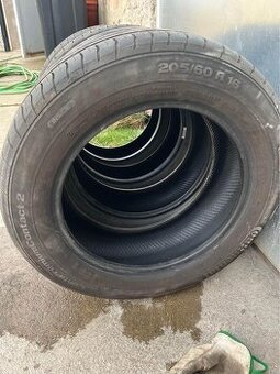 Pneu 205/60 16"