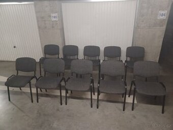 Židle tmavé šedé barvy