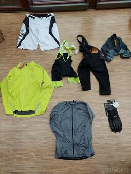 Cyklistické oblečení Specialized , Gore a Adidas