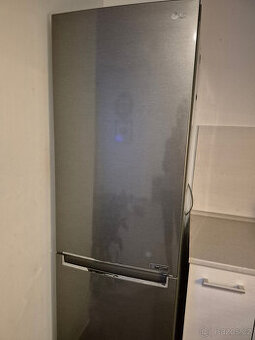 Lednice s mrazákem LG