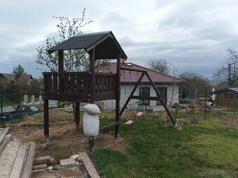 Dětský zahradní domek, houpačka