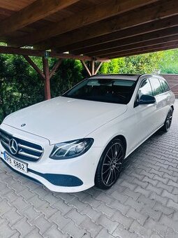 Mercedes-Benz E 220d W213 – skvělý stav, bez investic