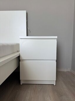 Noční stolek MALM Ikea