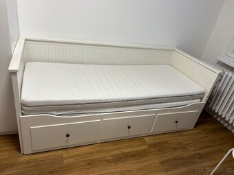 Prodám set: skříň + psací stůl + rozkládací postel