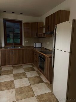 Kuchyňská linka se spotřebiči – 240x200 cm