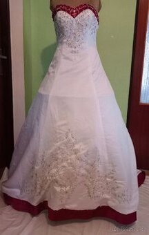 Nepoužité svatební šaty - 1