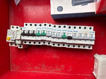 Elektroinstalační materiál- přebytky