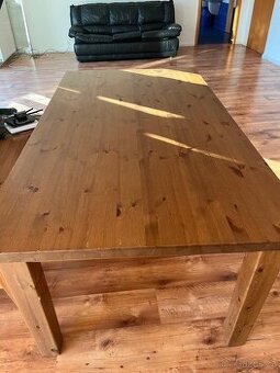 Prodám masivní jídelní stůl z IKEA