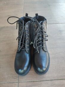 Dívčí boty Baťa vel. 34