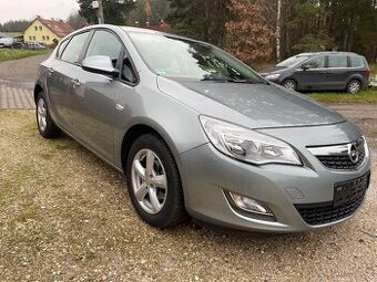 Opel Astra J 1.6 16v jen 55500Km