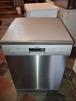Volně stojící nerezová myčka zn. Siemens