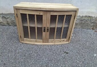 SKŘÍNKA NA ZEĎ PO RENOVACI