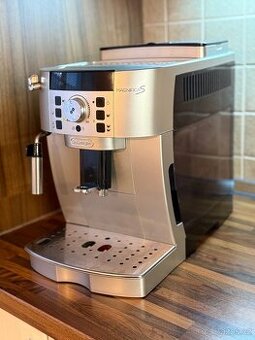 Kávovar DeLonghi Magnifica S