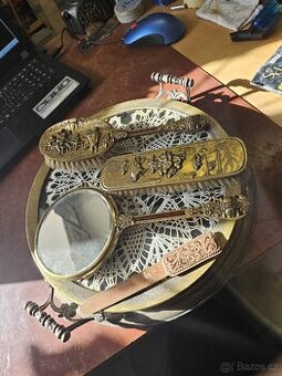 Damská starožitná toaletní souprava