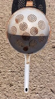 Starý smaltovaný cedník