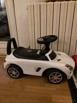 Auto mercedes benz odrazedlo