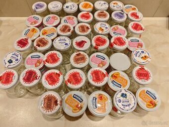 Skleničky od jogurtů