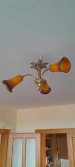 Starožitný secesní lustr  mosaz, originální skleněná stínidl