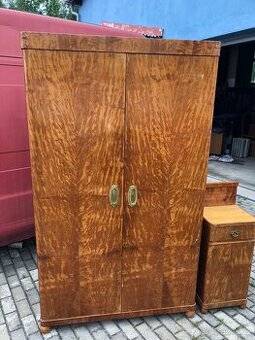 Starožitná skříň