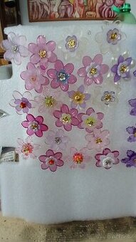 Plastové kytičky náušnice 2.5 cm