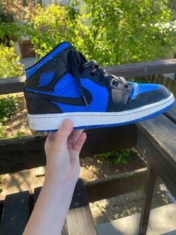 Jordan 1 mid