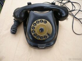 starý bakelitový telefon TESLA - 1