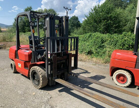 HC Forklift CPCD30, ISUZU diesel, triplex, r. 2011, 4038 mth