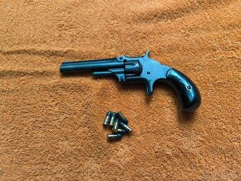 Historický revolver Smith & Wesson SA .22short