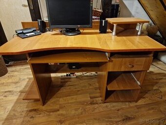 Stůl pod PC