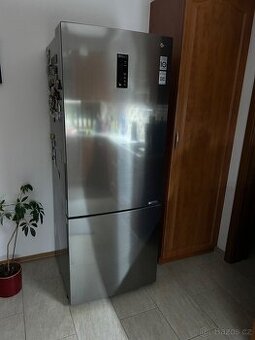 LG 70cm lednice s mrazákem dole