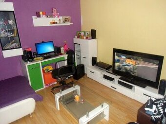 1+1 O.- Zábřeh, skoro zařízený, 9.600 Kč i s elektřinou.