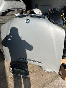 Kapota a přední světla BMW E46
