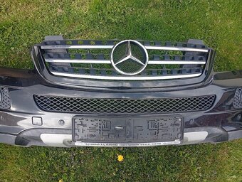 MERCEDES ML W164 PŘEDNÍ NÁRAZNÍK S MASKOU KOMPLETNÍ