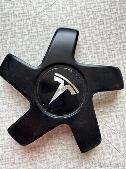 Pokličky Tesla model 3 - 1