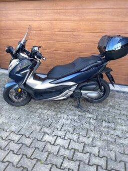 Honda Forza 300